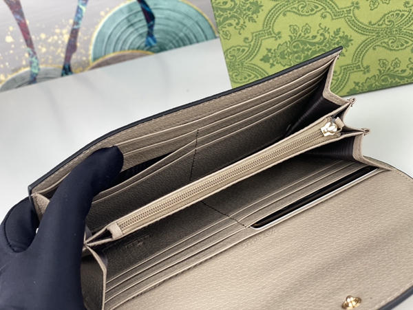 グッチ財布コピー着用イメージ